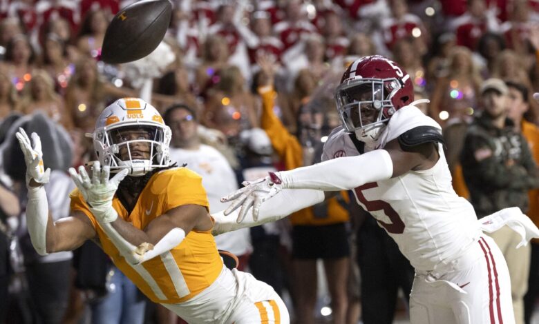 Sampson scores twice, Iamaleava overcomes early struggles in Tennessee’s 24-17 victory over Alabama Sampson scores twice, Iamaleava overcomes early struggles in Tennessee’s 24-17 victory over Alabama